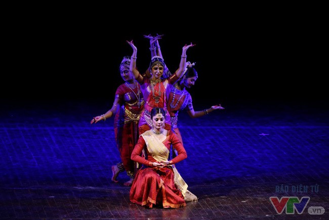 Biểu diễn nghệ thuật múa cổ điển truyền thống Ấn Độ - ảnh 1